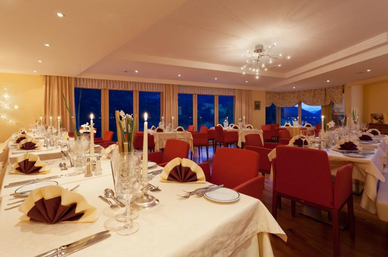 Wohlfühl& Genusshotel Felsenhof Restaurant Abendstimmung.jpg